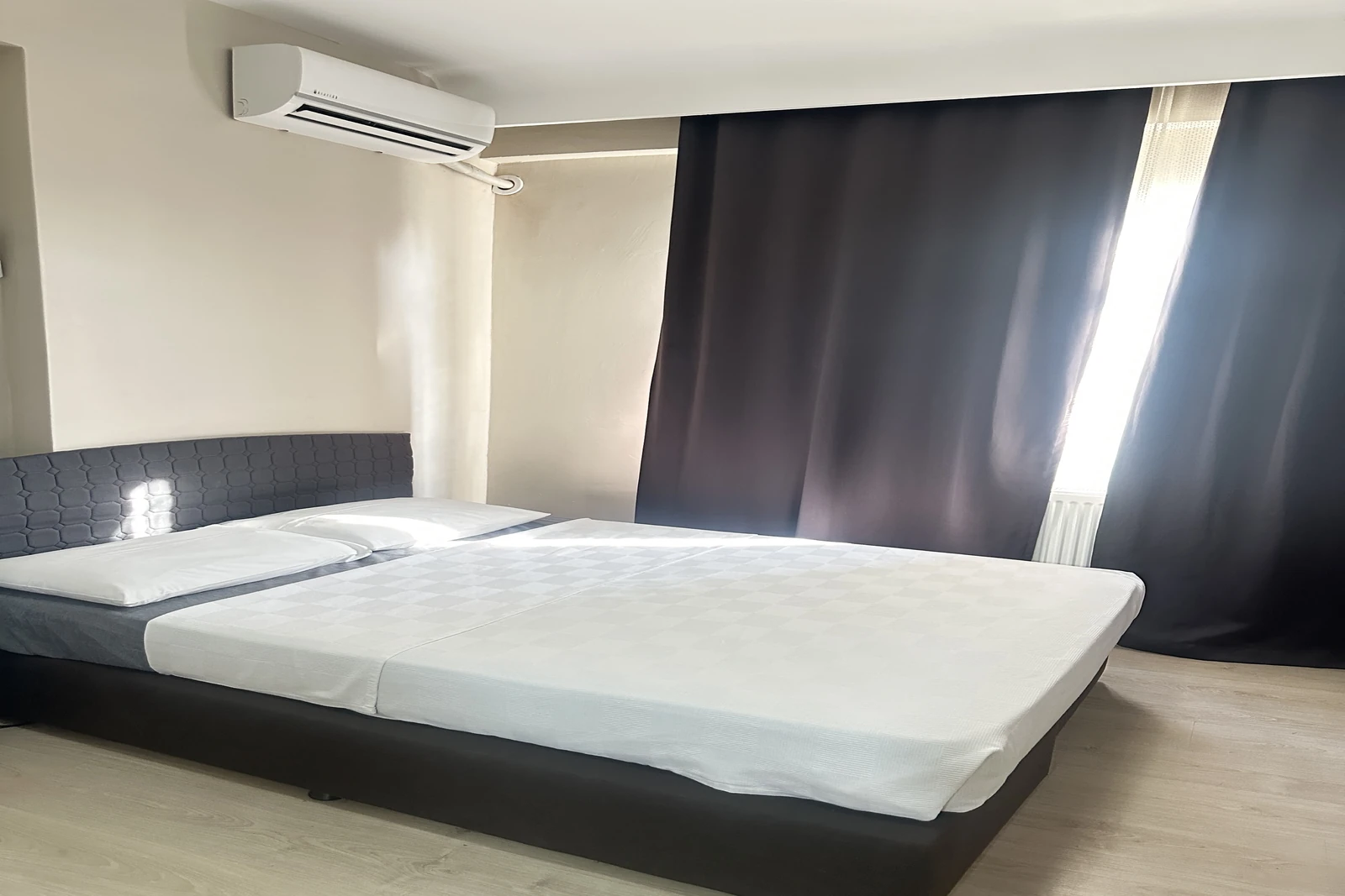 ŞEHİR MANZARALI ÇİFT KİŞİLİK ODA 