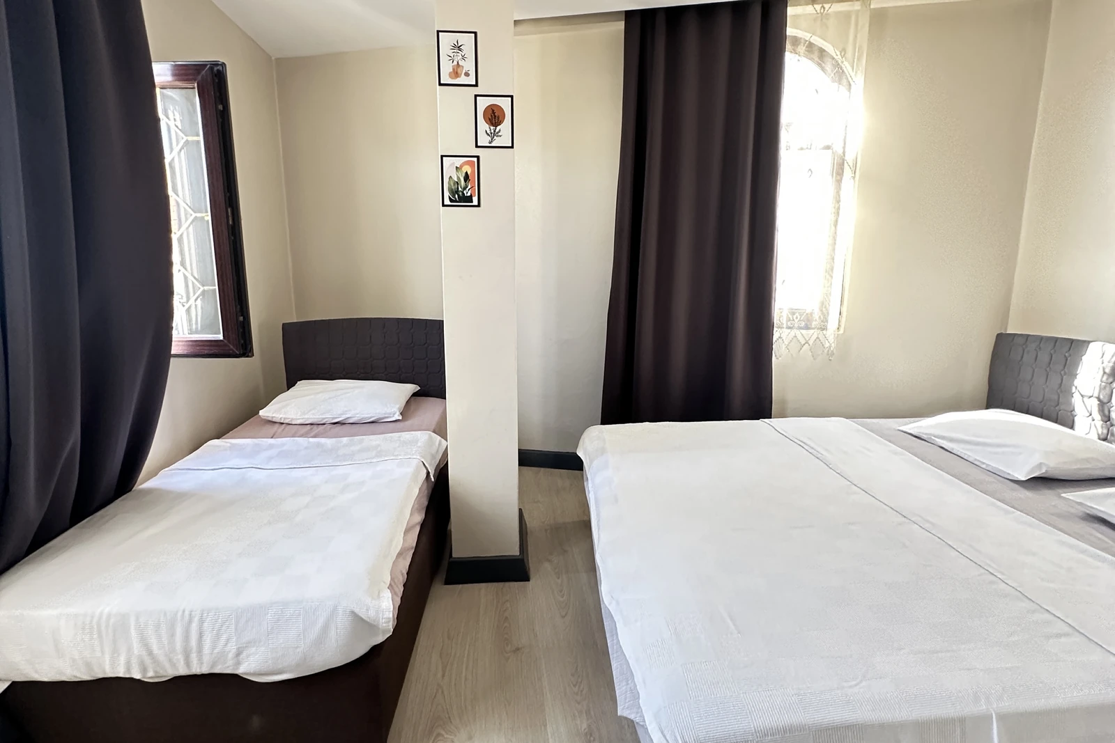 ŞEHİR MANZARALI ÜÇ KİŞİLİK STANDART ODA 